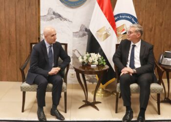 8 حفارات وتوسعات جديدة| وزير البترول يبحث خطط "ميدتيرا إنرجي" الكندية في سيناء وكوم أمبو